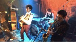 真夜中の月劇場