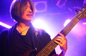 アキ(aki)