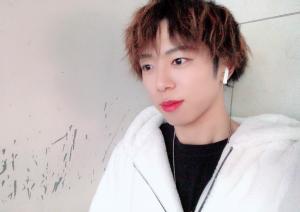 貢雄