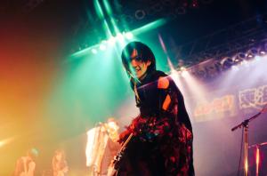 Shin。